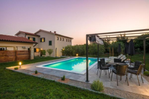 Holiday House OLIVE GROVE with pool and garden